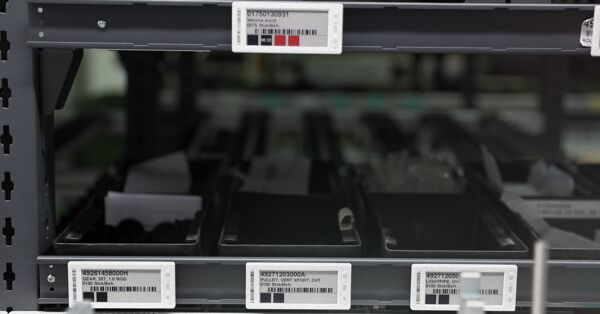 Industrial shelf equipped with ESL