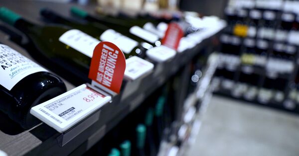 Aligning digital price tags with retail brand