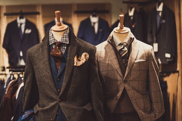 ESLs connect the products on the rack clothes