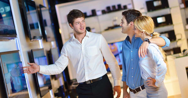 Sales person explains product features