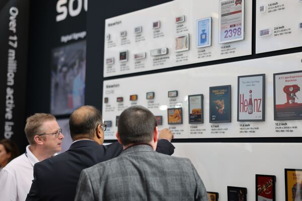 Country Manager for UK and Ireland Mark Duckworth presenting Newton ESL models to SOLUM booth guests at RTS London 2024.