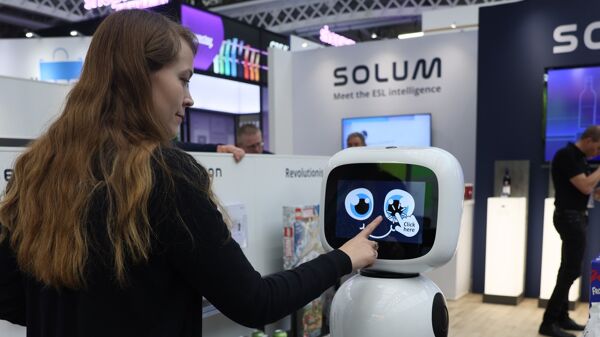 Solum Smart Robot Assisting the Shopper